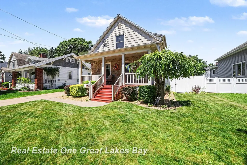 2107 10th Street Bay City City MI 48708