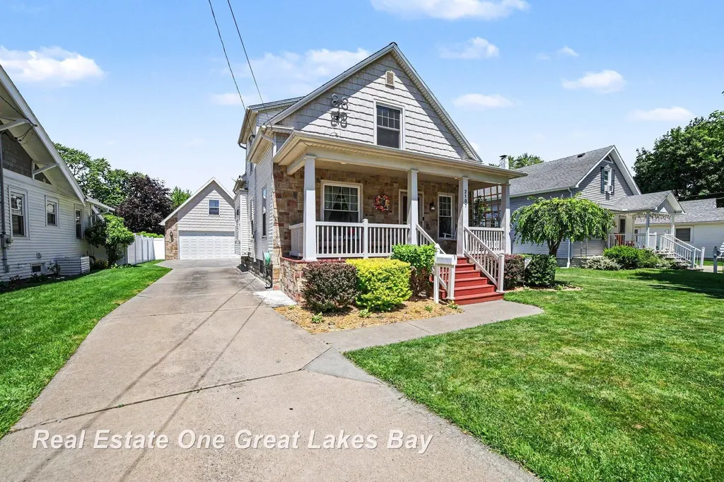 2107 10th Street Bay City City MI 48708