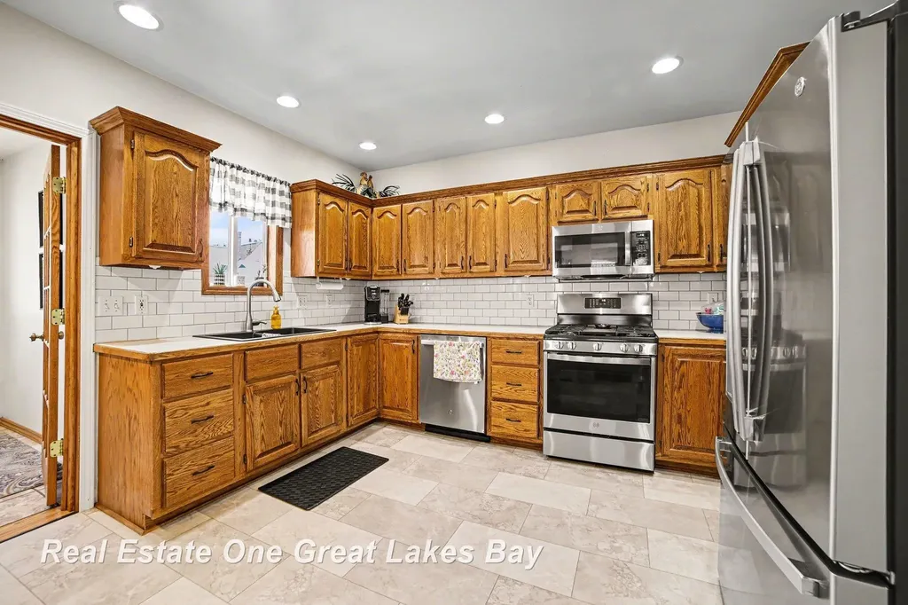 2107 10th Street Bay City City MI 48708