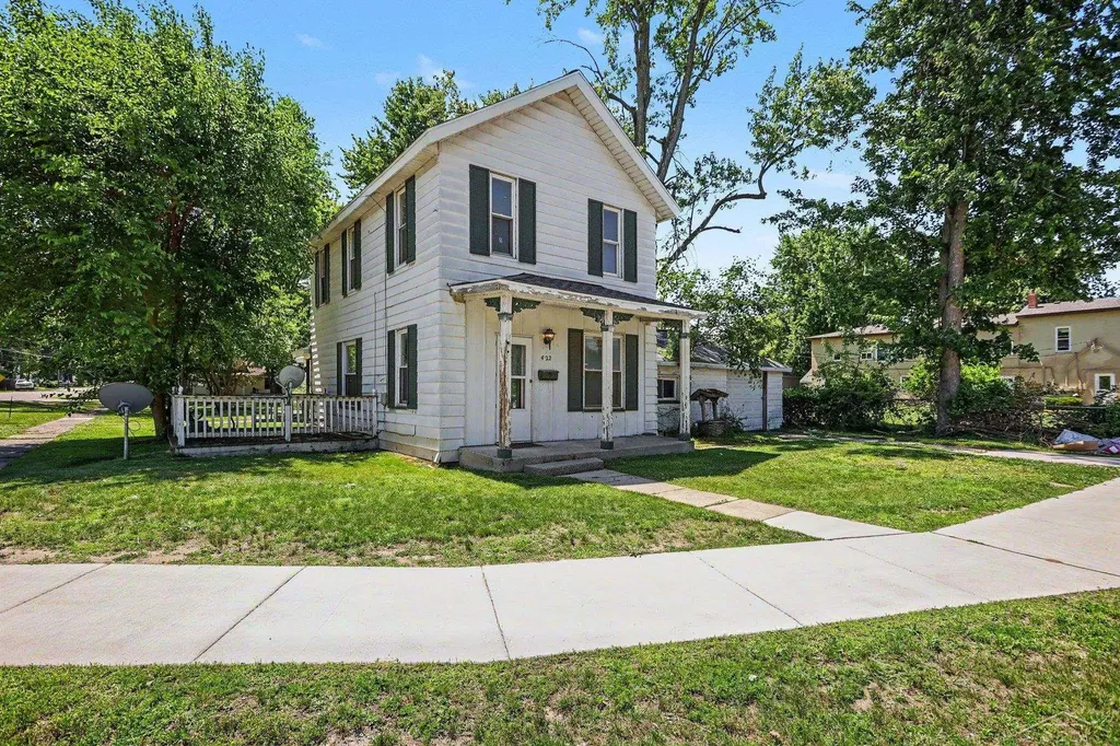 422 S Saginaw Street St. Charles Village MI 48655