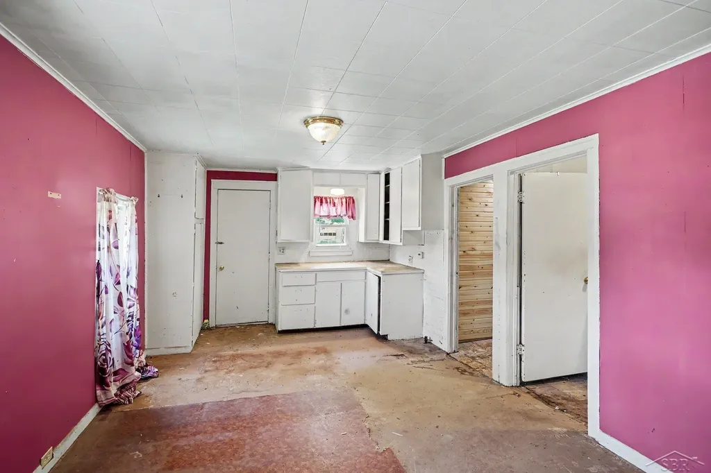 422 S Saginaw Street St. Charles Village MI 48655