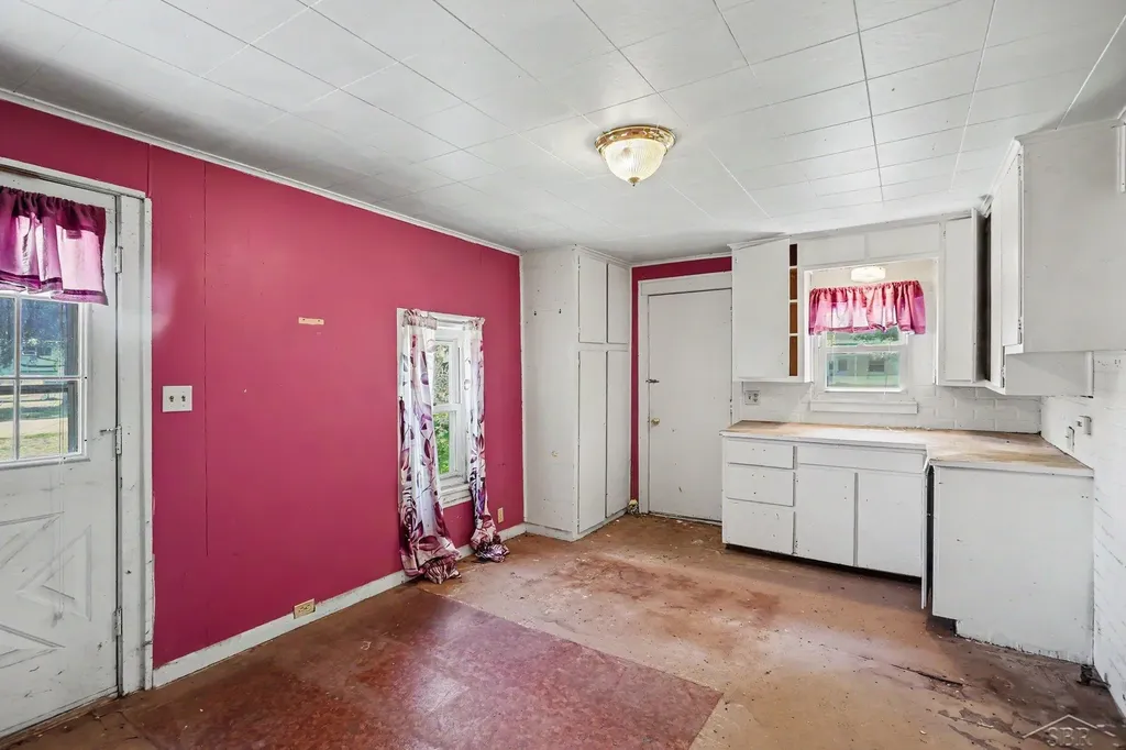 422 S Saginaw Street St. Charles Village MI 48655