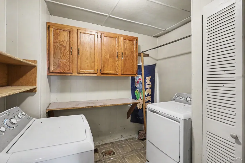 422 S Saginaw Street St. Charles Village MI 48655