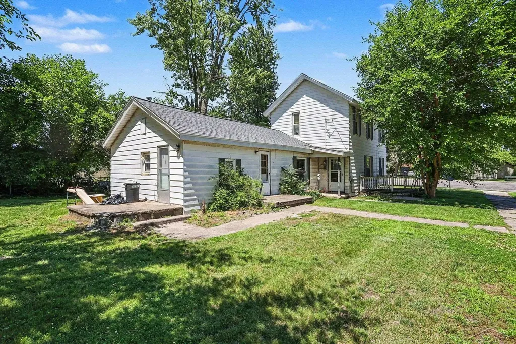 422 S Saginaw Street St. Charles Village MI 48655