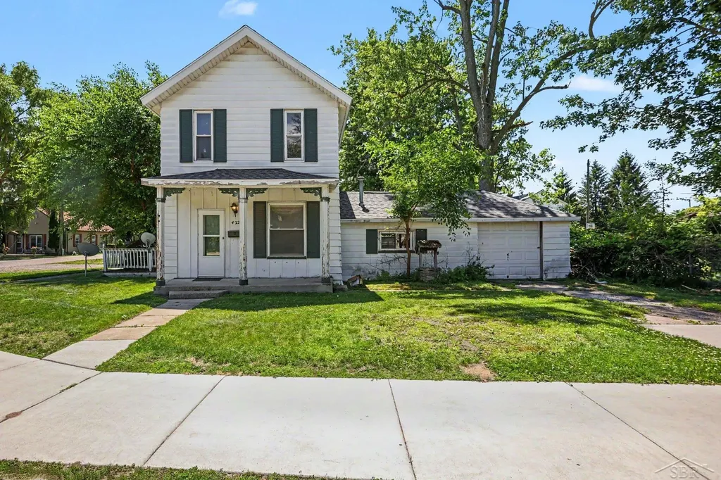422 S Saginaw Street St. Charles Village MI 48655