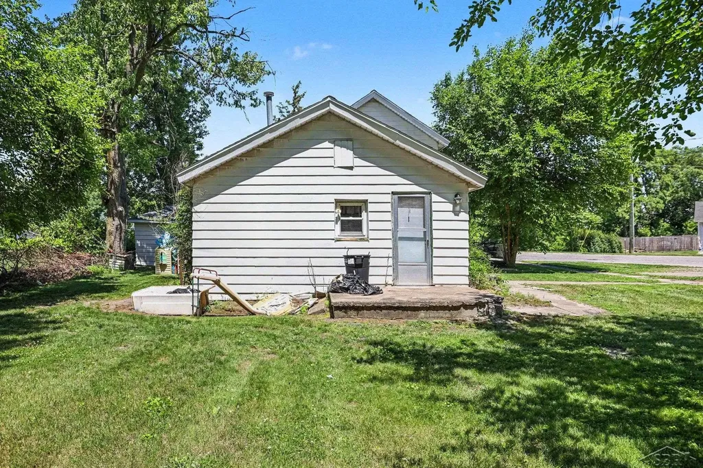 422 S Saginaw Street St. Charles Village MI 48655
