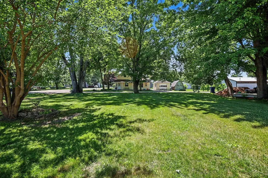 422 S Saginaw Street St. Charles Village MI 48655