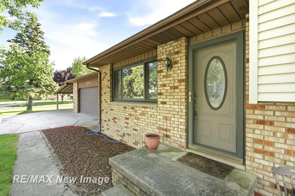577 S Lincoln Road Portsmouth Charter Township MI 48708