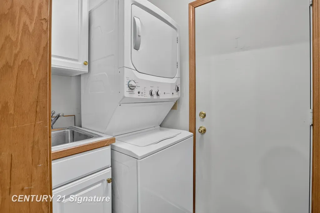 708 Shorefront Circle Midland City MI 48640