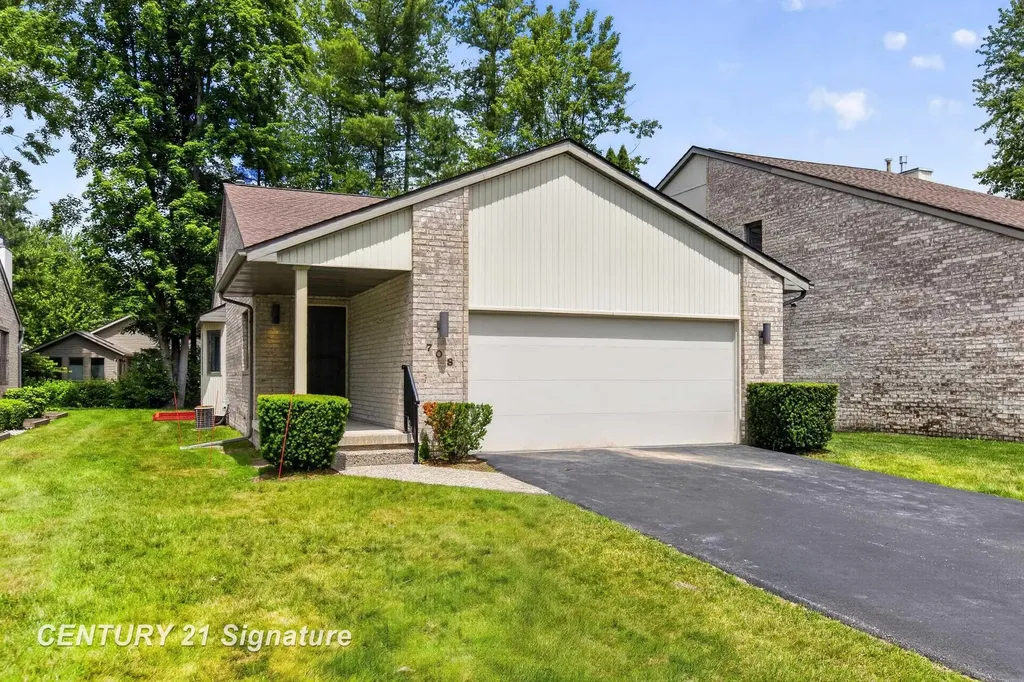 708 Shorefront Circle Midland City MI 48640