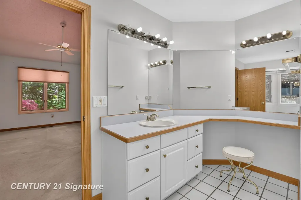 708 Shorefront Circle Midland City MI 48640