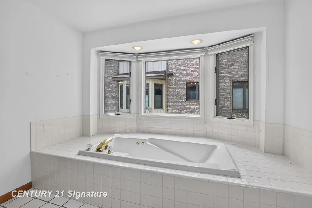708 Shorefront Circle Midland City MI 48640