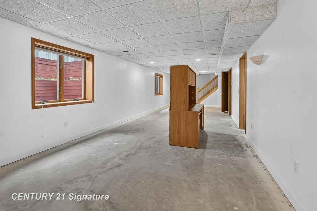708 Shorefront Circle Midland City MI 48640