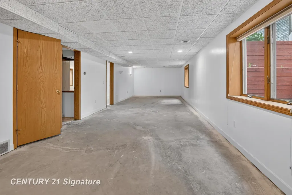 708 Shorefront Circle Midland City MI 48640