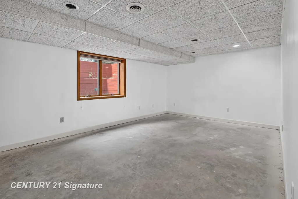 708 Shorefront Circle Midland City MI 48640