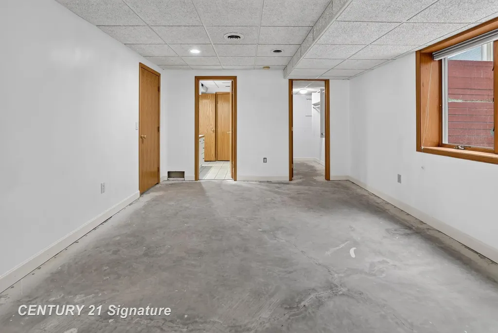 708 Shorefront Circle Midland City MI 48640