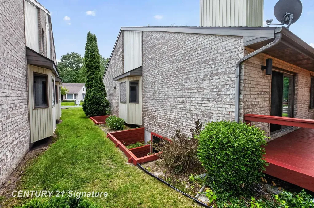 708 Shorefront Circle Midland City MI 48640
