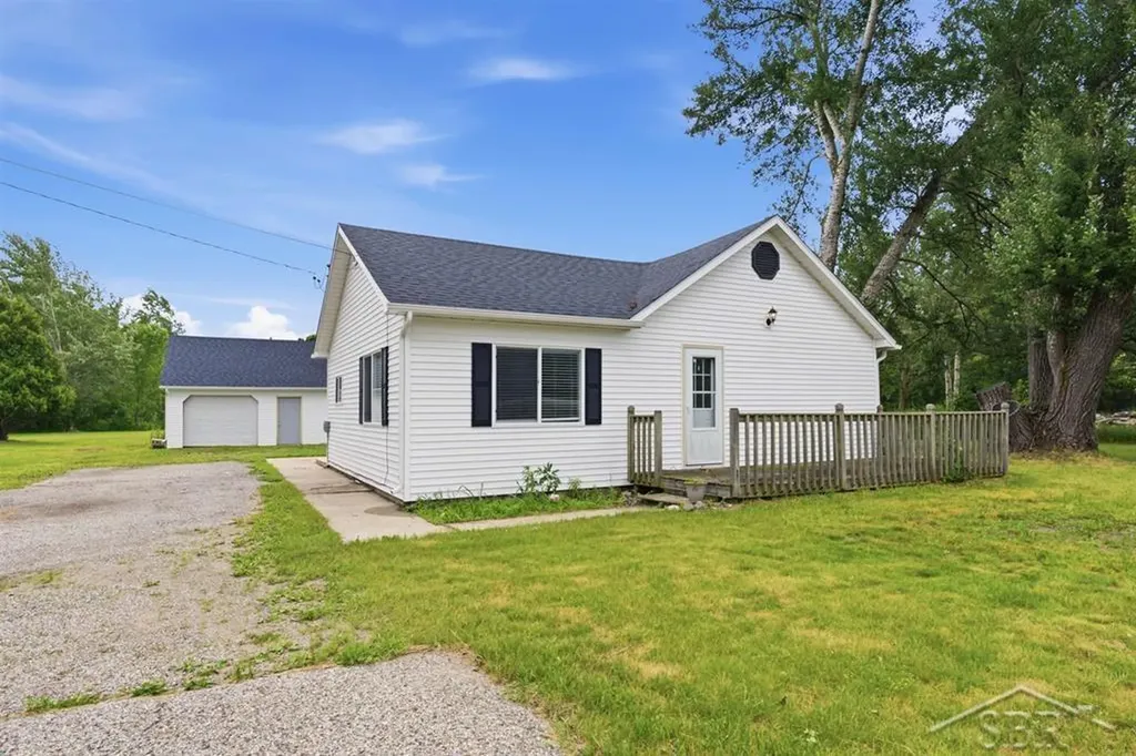2735 W Isabella Road Lee Township MI 48640