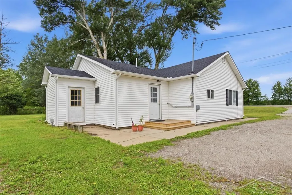 2735 W Isabella Road Lee Township MI 48640