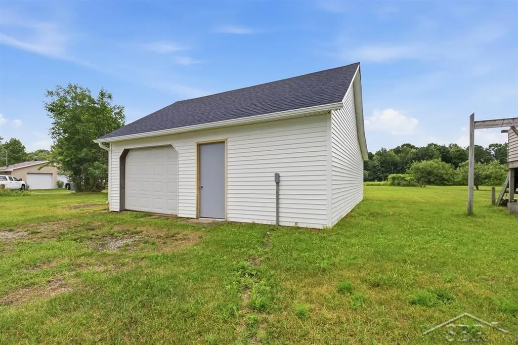 2735 W Isabella Road Lee Township MI 48640