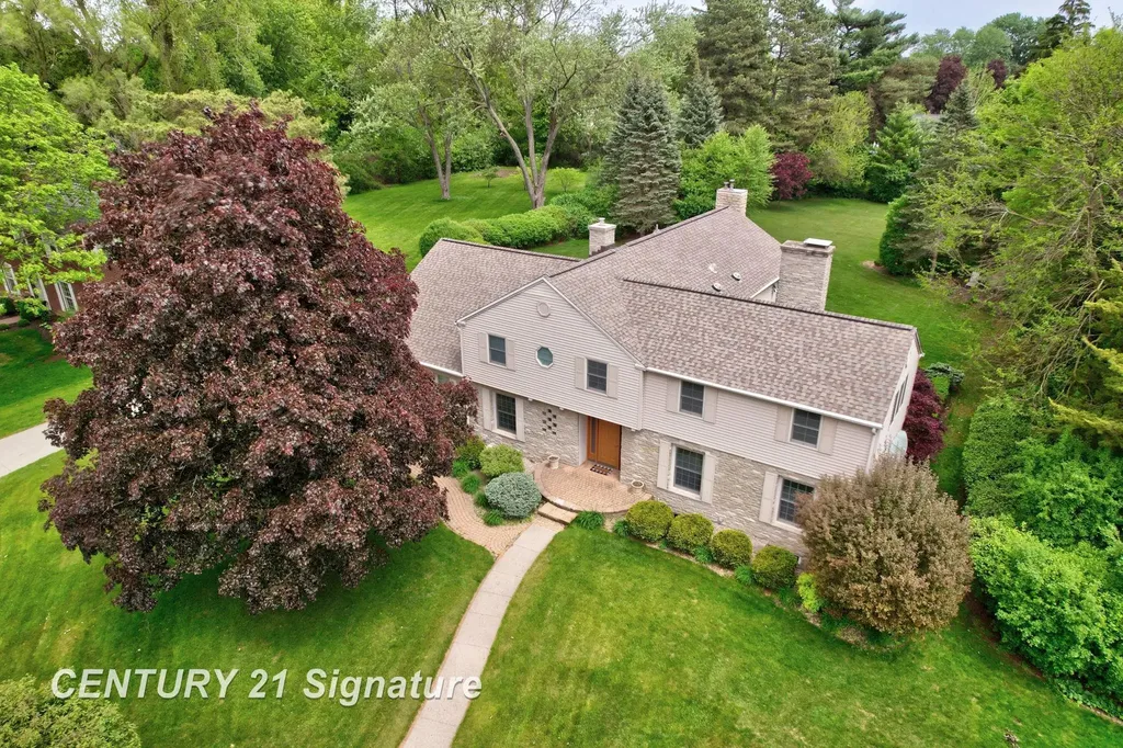 14 Edgewood Road Saginaw Charter Township MI 48602