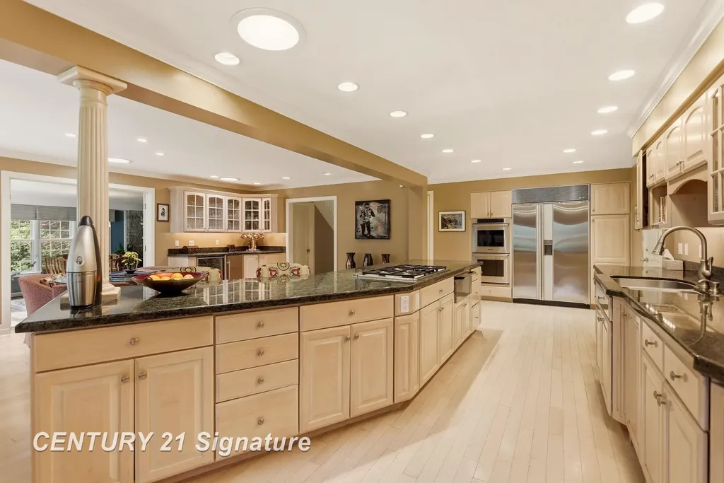 14 Edgewood Road Saginaw Charter Township MI 48602