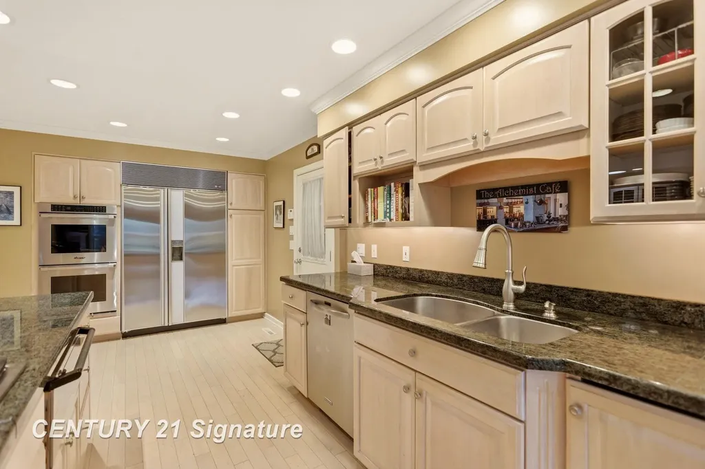 14 Edgewood Road Saginaw Charter Township MI 48602