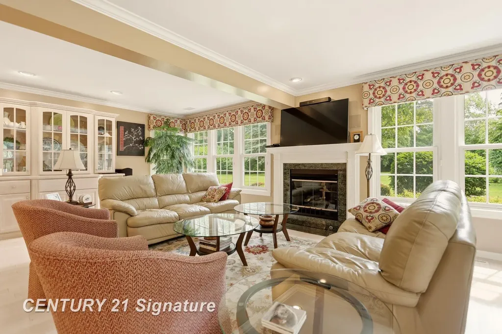 14 Edgewood Road Saginaw Charter Township MI 48602