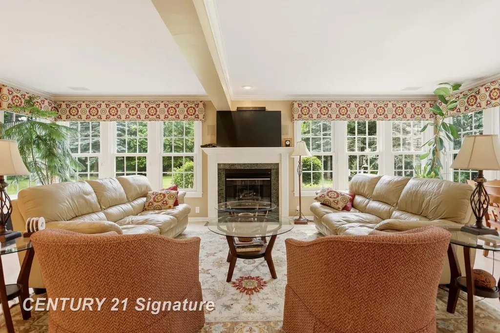 14 Edgewood Road Saginaw Charter Township MI 48602
