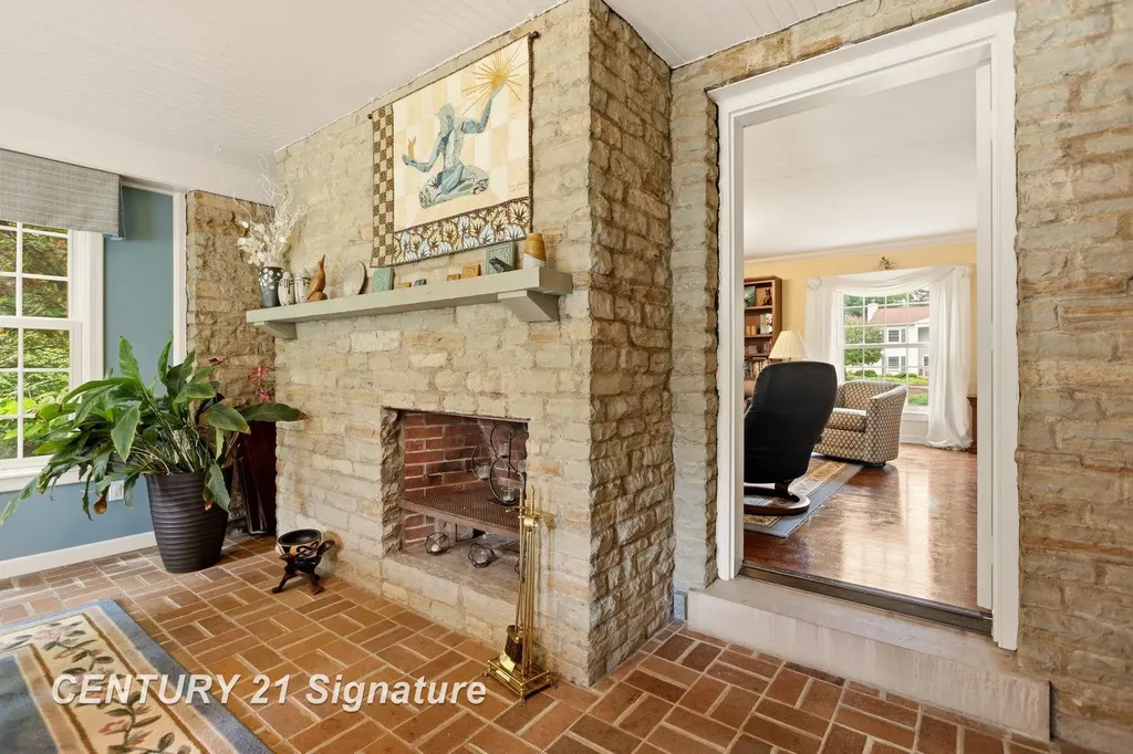 14 Edgewood Road Saginaw Charter Township MI 48602
