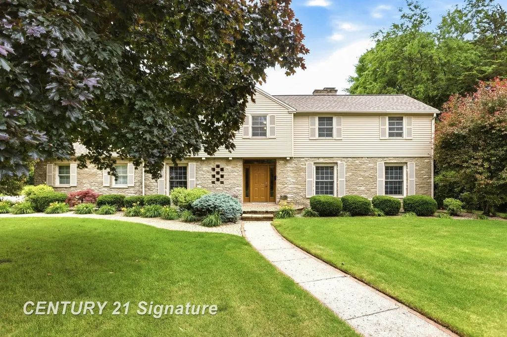 14 Edgewood Road Saginaw Charter Township MI 48602