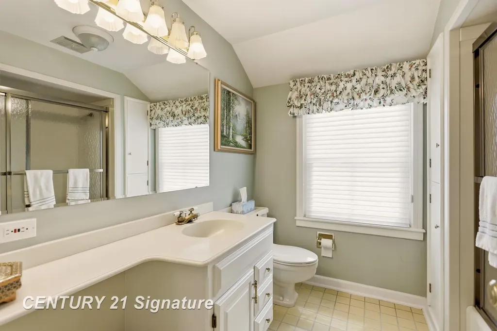 14 Edgewood Road Saginaw Charter Township MI 48602