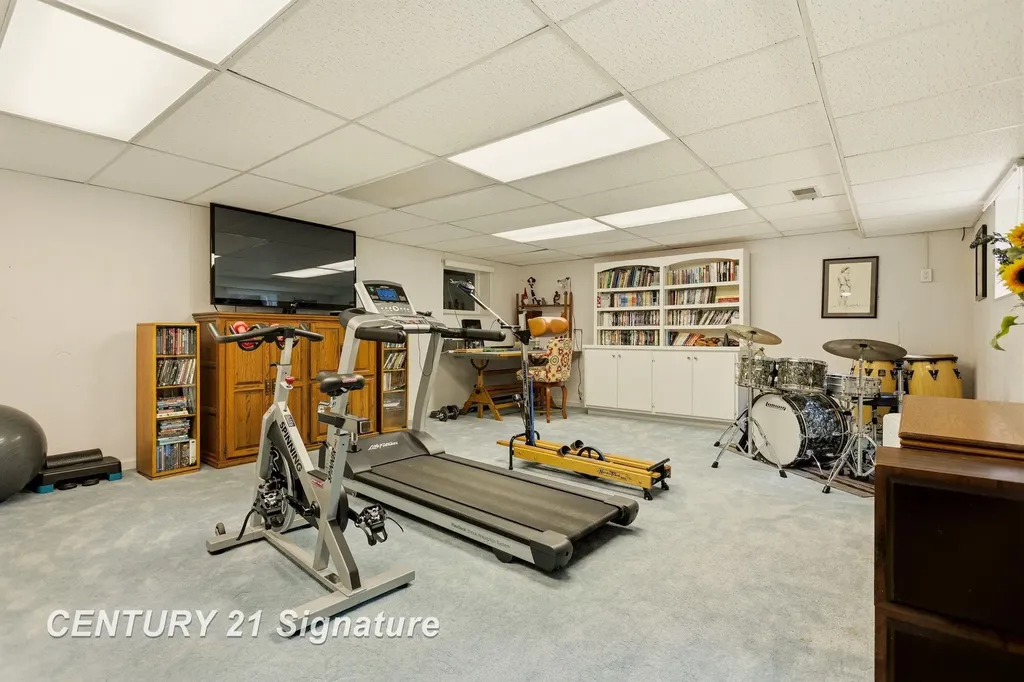 14 Edgewood Road Saginaw Charter Township MI 48602