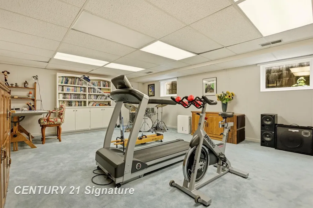 14 Edgewood Road Saginaw Charter Township MI 48602