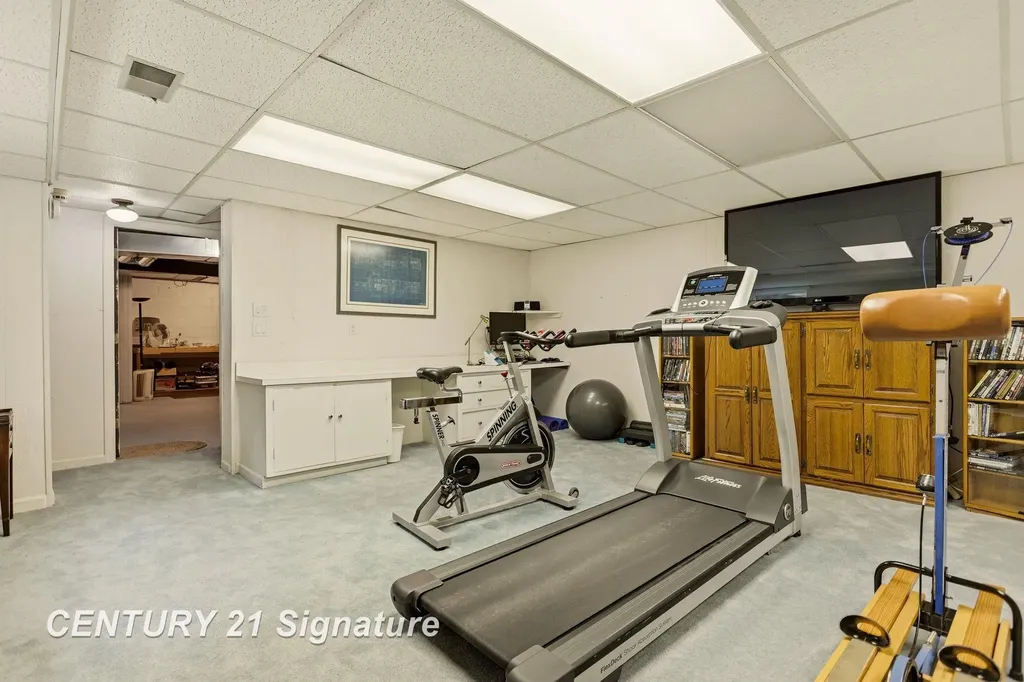 14 Edgewood Road Saginaw Charter Township MI 48602