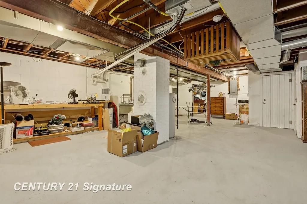14 Edgewood Road Saginaw Charter Township MI 48602