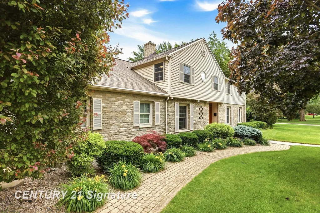 14 Edgewood Road Saginaw Charter Township MI 48602