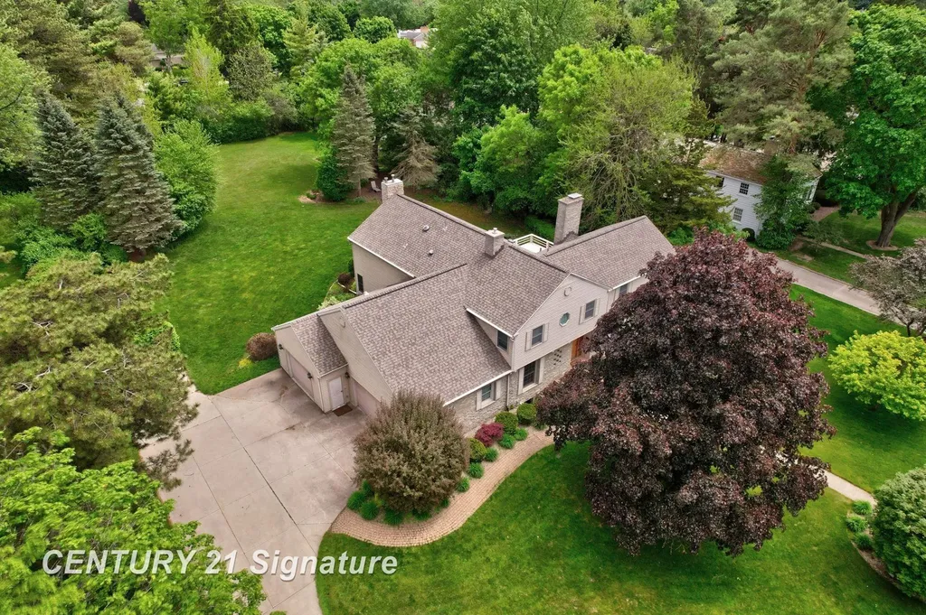14 Edgewood Road Saginaw Charter Township MI 48602