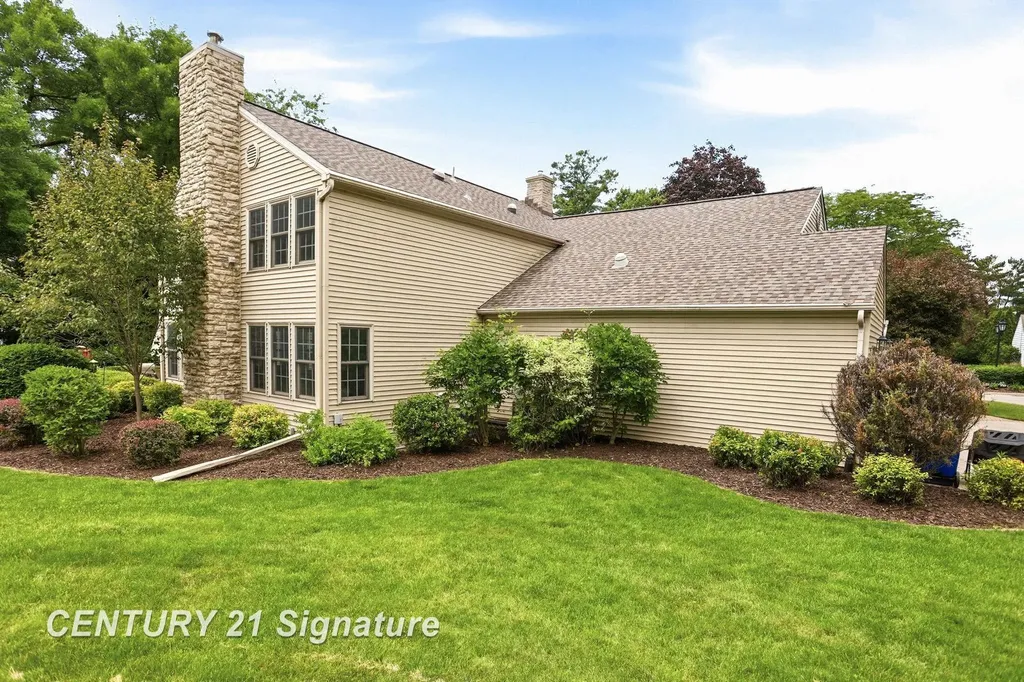 14 Edgewood Road Saginaw Charter Township MI 48602