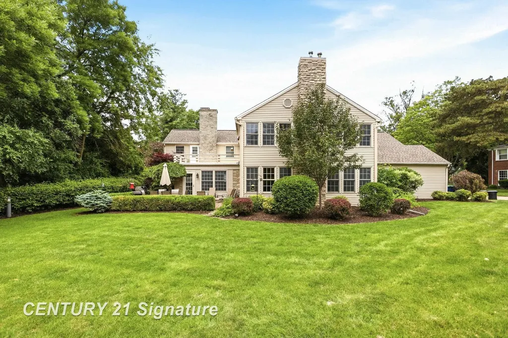 14 Edgewood Road Saginaw Charter Township MI 48602