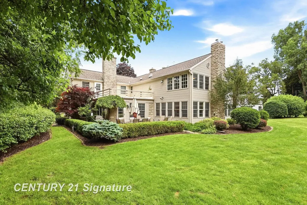 14 Edgewood Road Saginaw Charter Township MI 48602