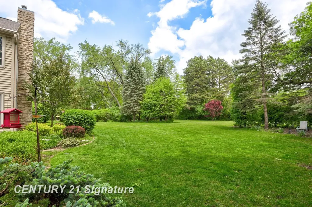 14 Edgewood Road Saginaw Charter Township MI 48602