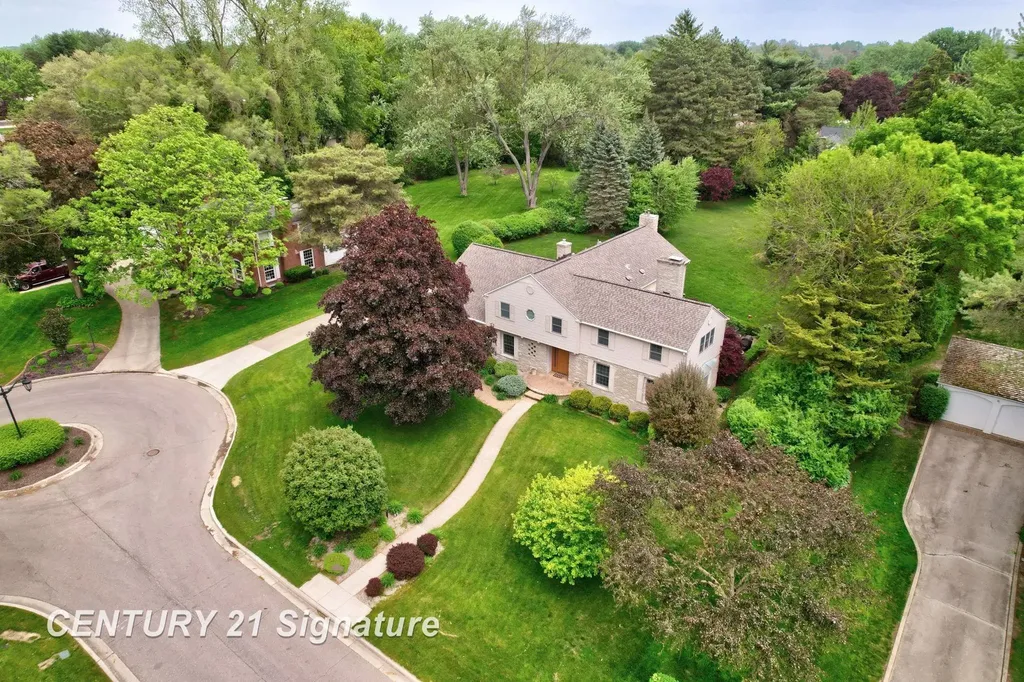 14 Edgewood Road Saginaw Charter Township MI 48602