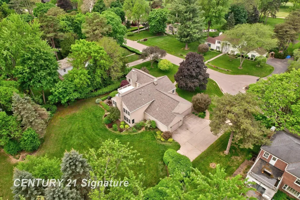 14 Edgewood Road Saginaw Charter Township MI 48602