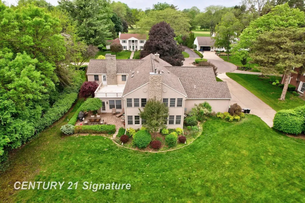 14 Edgewood Road Saginaw Charter Township MI 48602