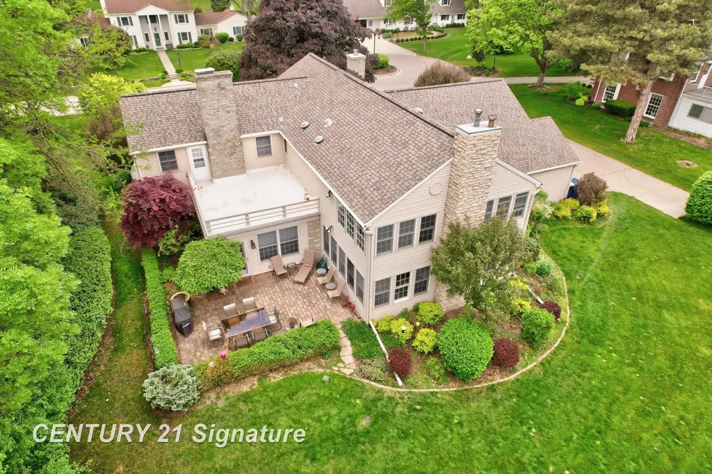 14 Edgewood Road Saginaw Charter Township MI 48602