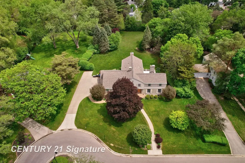 14 Edgewood Road Saginaw Charter Township MI 48602