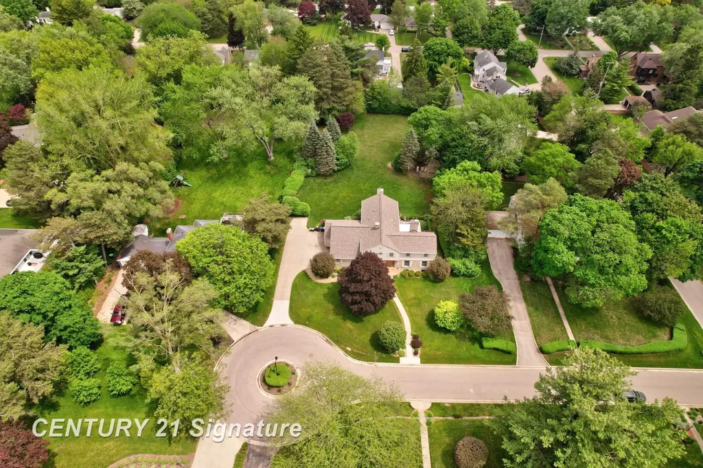 14 Edgewood Road Saginaw Charter Township MI 48602