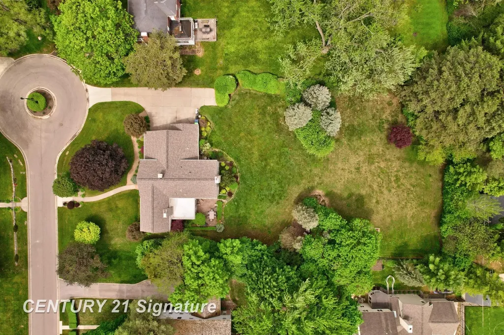 14 Edgewood Road Saginaw Charter Township MI 48602