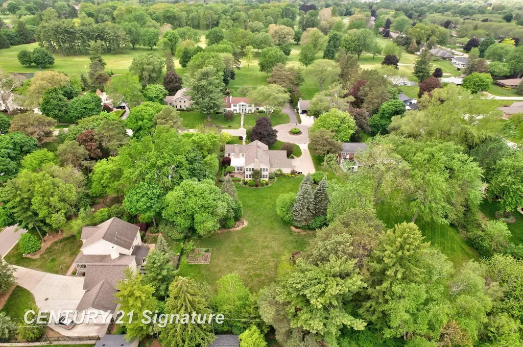 14 Edgewood Road Saginaw Charter Township MI 48602